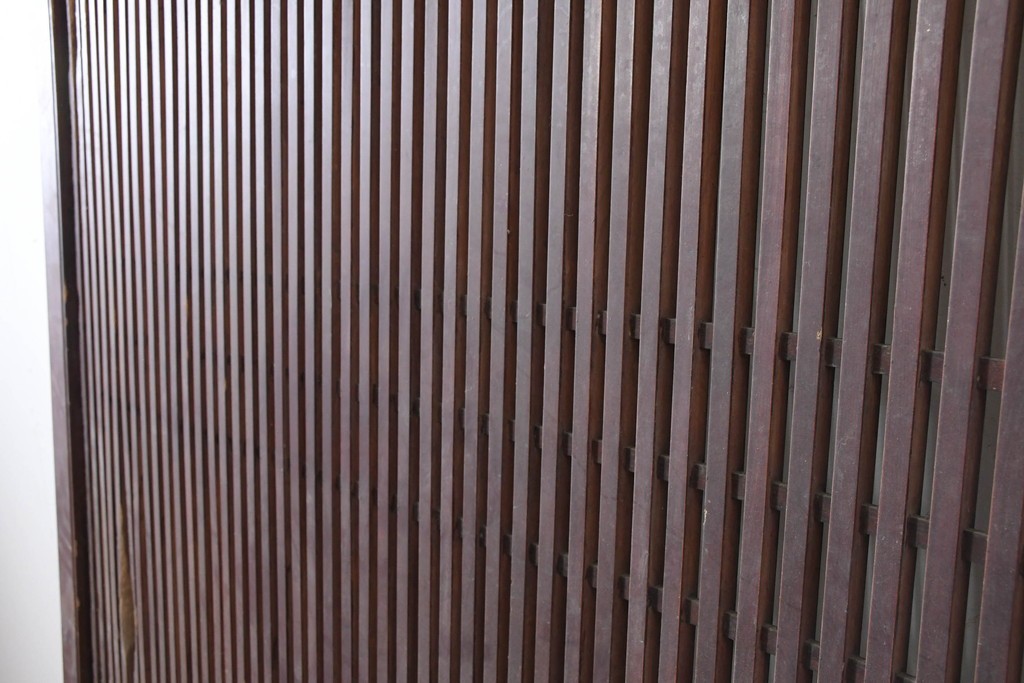 アンティーク建具　明治から大正期　細やかな格子が美しい幅広格子蔵戸1枚　(R-086543)