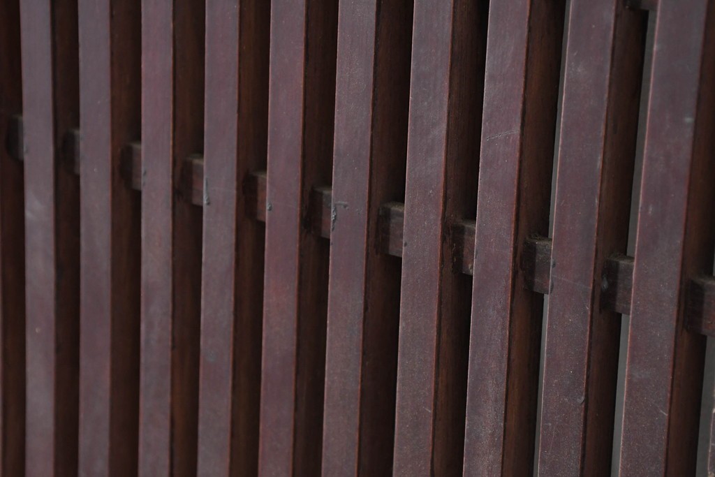 アンティーク建具　明治から大正期　細やかな格子が美しい幅広格子蔵戸1枚　(R-086543)