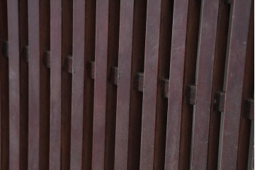 アンティーク建具　明治から大正期　細やかな格子が美しい幅広格子蔵戸1枚　(R-086543)