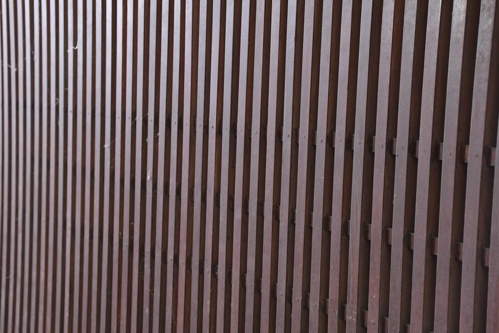 アンティーク建具　明治から大正期　細やかな格子が美しい幅広格子蔵戸1枚　(R-086543)