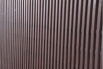 アンティーク建具　明治から大正期　細やかな格子が美しい幅広格子蔵戸1枚　(R-086543)