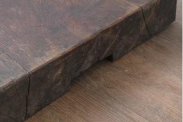 【簡易リペア限定品】　和製アンティーク　欅(ケヤキ)材　古い豪農で使われていた味わい深い飾り台　(R-086547)