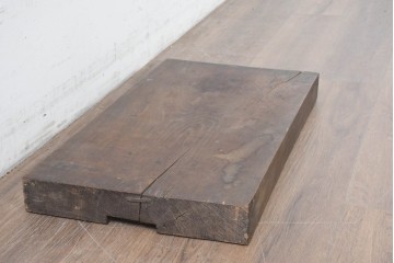 【簡易リペア限定品】　和製アンティーク　欅(ケヤキ)材　古い豪農で使われていた味わい深い飾り台　(R-086548)