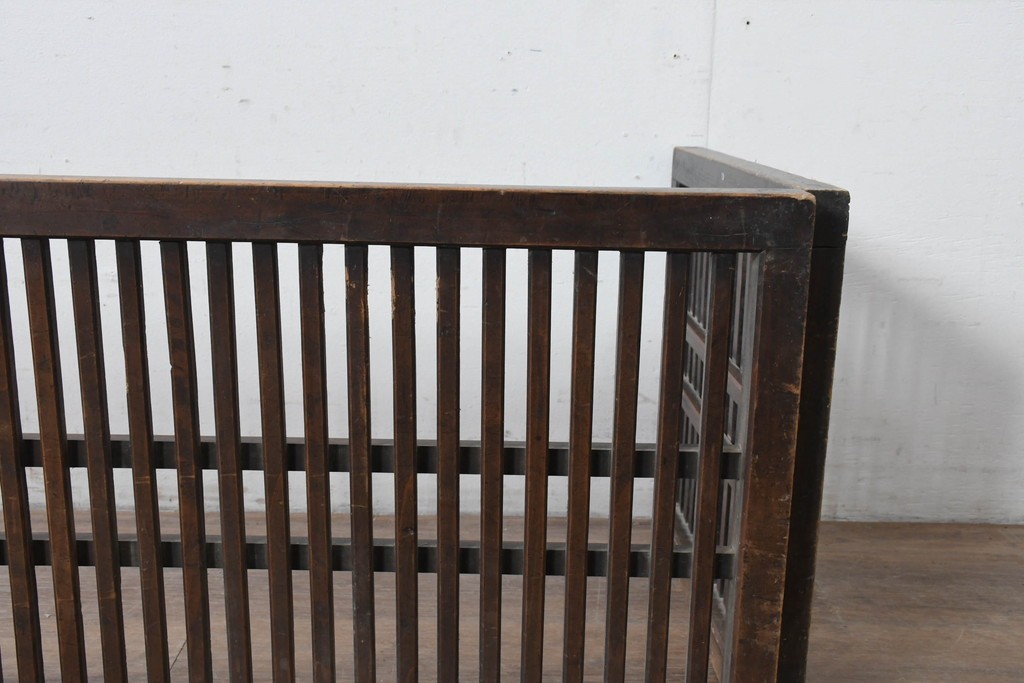  和製アンティーク　明治～大正期　使いこまれた味のある帳場格子　(R-086551)