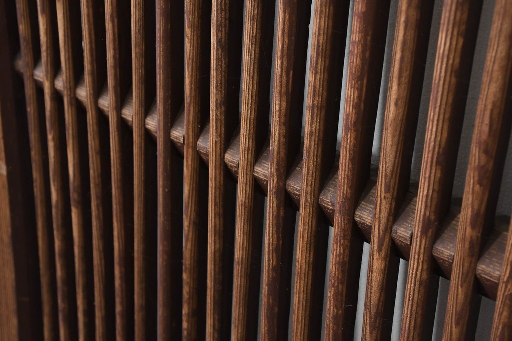 アンティーク建具　明治から大正期　繊細な格子が美しい幅狭格子扉1枚　(R-086553)