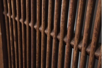 アンティーク建具　明治から大正期　繊細な格子が美しい幅狭格子扉1枚　(R-086553)