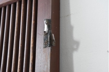 アンティーク建具　明治から大正期　繊細な格子が美しい幅狭格子扉1枚　(R-086553)