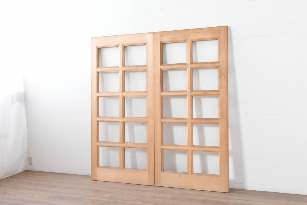 ヴィンテージ建具　未使用長期在庫品建具　昭和後期　明るい木色のフレームのシンプルな扉2枚セット　(R-086554)
