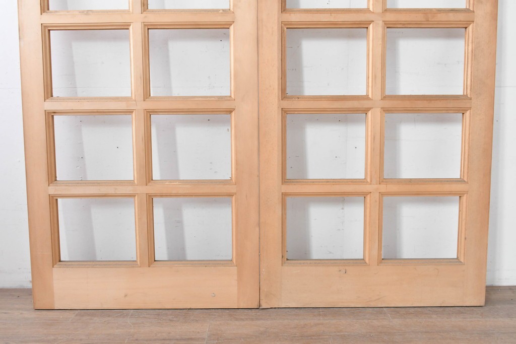 ヴィンテージ建具　未使用長期在庫品建具　昭和後期　明るい木色のフレームのシンプルな扉2枚セット　(R-086554)