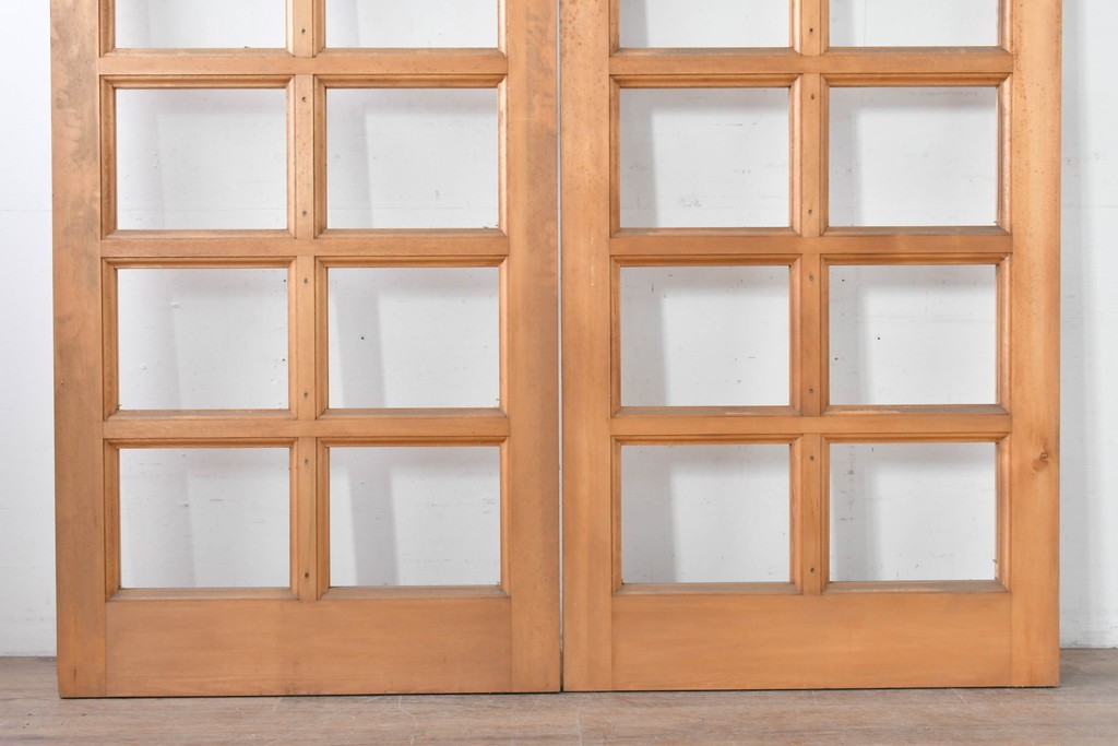 ヴィンテージ建具　未使用長期在庫品建具　昭和後期　明るい木色のフレームのシンプルな扉2枚セット　(R-086554)