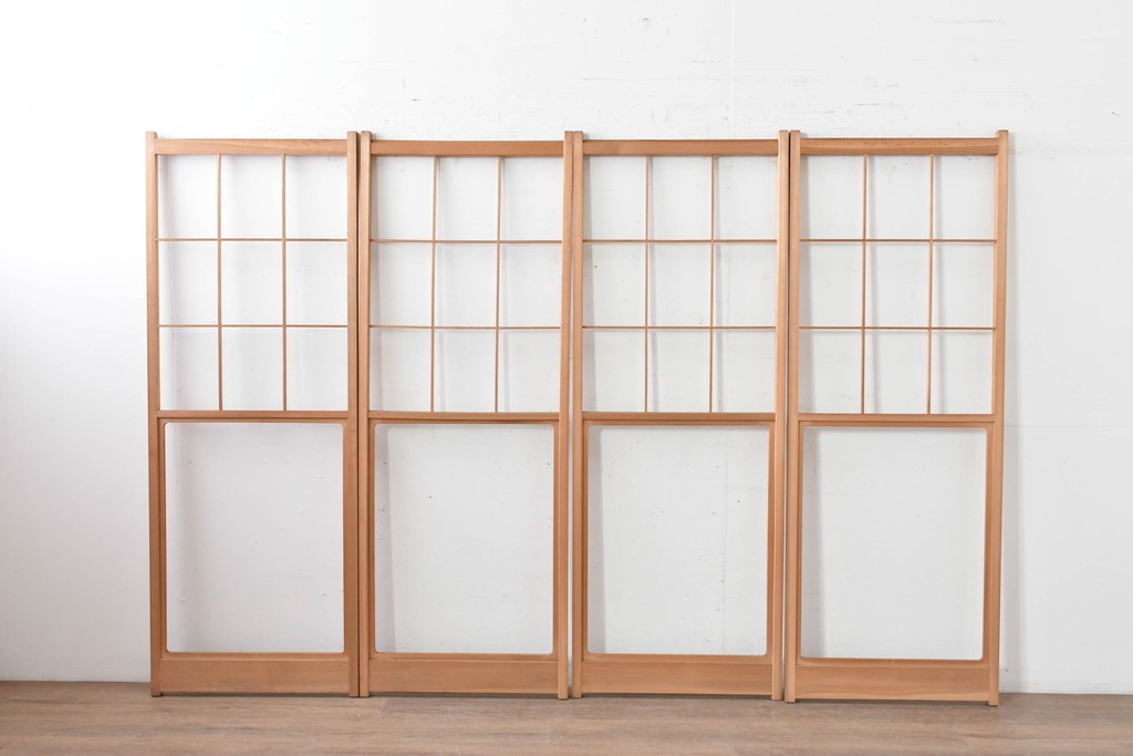 ヴィンテージ建具　昭和後期　上品な桟組みが引き立つ幅狭タイプの雪見障子戸4枚セット　(R-086555)