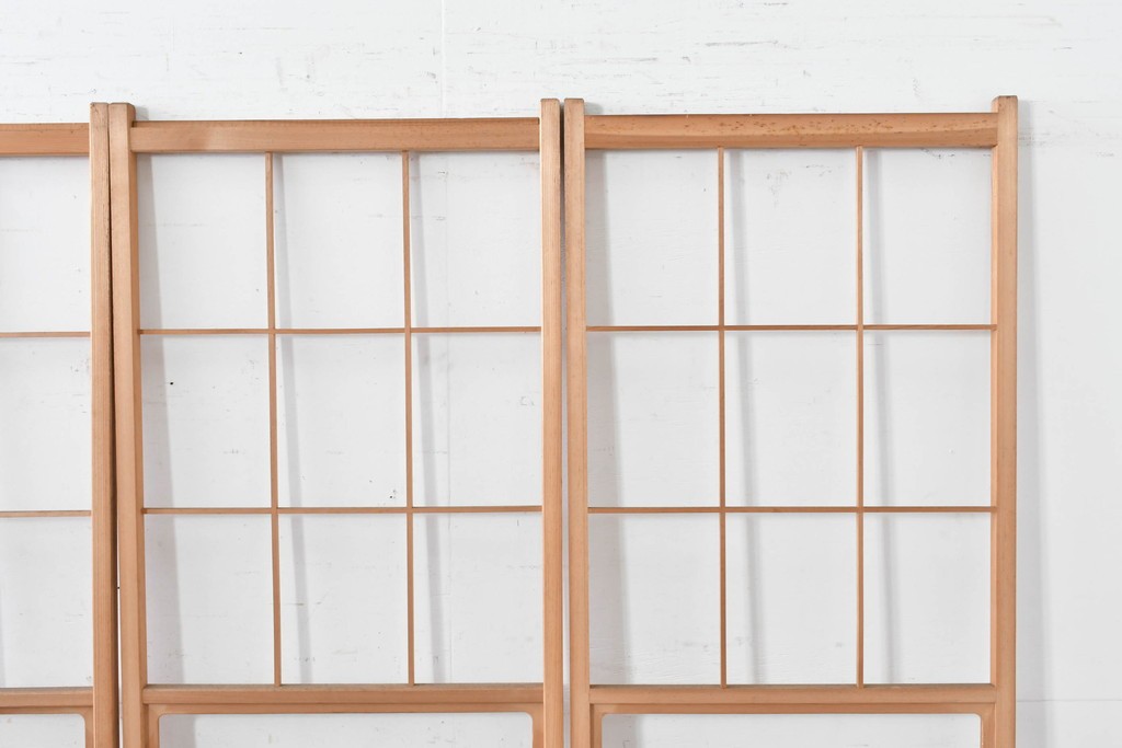ヴィンテージ建具　昭和後期　上品な桟組みが引き立つ幅狭タイプの雪見障子戸4枚セット　(R-086555)