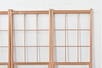 ヴィンテージ建具　昭和後期　上品な桟組みが引き立つ幅狭タイプの雪見障子戸4枚セット　(R-086555)