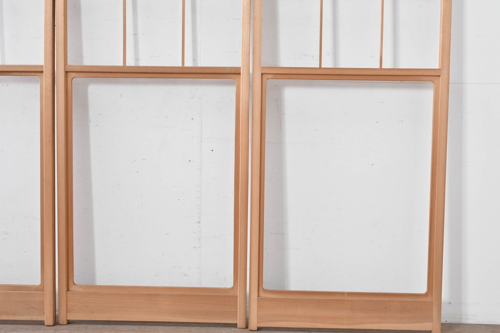 ヴィンテージ建具　昭和後期　上品な桟組みが引き立つ幅狭タイプの雪見障子戸4枚セット　(R-086555)