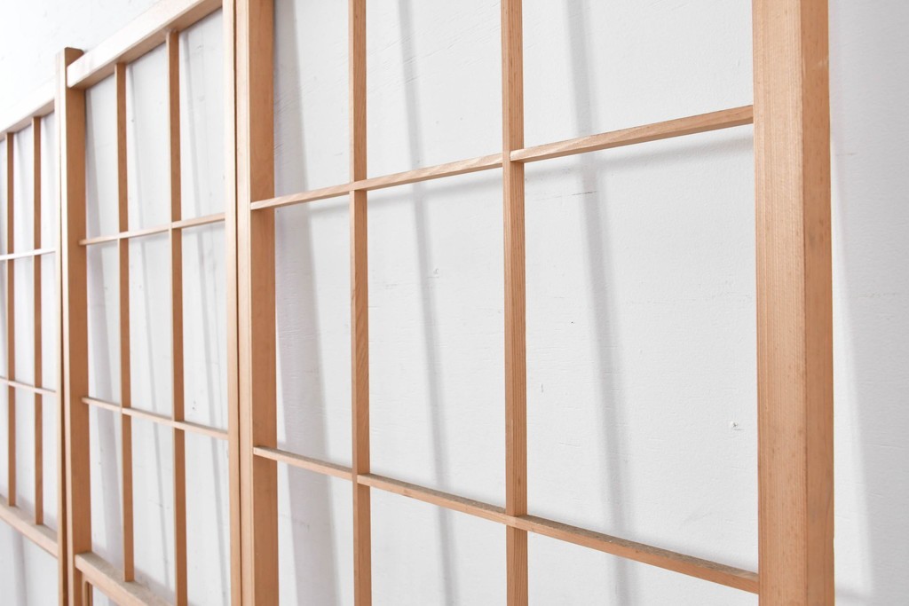 ヴィンテージ建具　昭和後期　上品な桟組みが引き立つ幅狭タイプの雪見障子戸4枚セット　(R-086555)