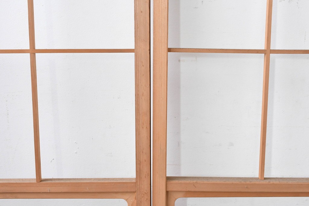 ヴィンテージ建具　昭和後期　上品な桟組みが引き立つ幅狭タイプの雪見障子戸4枚セット　(R-086555)