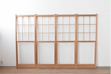 ヴィンテージ建具　昭和後期　上品な桟組みが引き立つ幅狭タイプの雪見障子戸4枚セット　(R-086555)