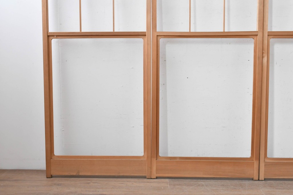 ヴィンテージ建具　昭和後期　上品な桟組みが引き立つ幅狭タイプの雪見障子戸4枚セット　(R-086555)