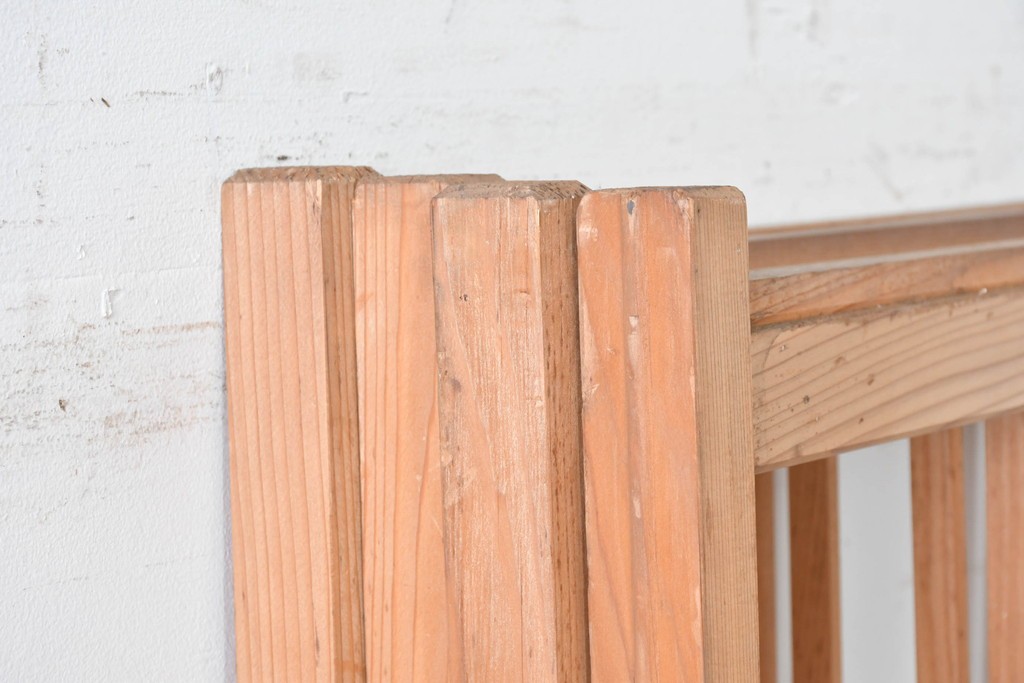 ヴィンテージ建具　昭和後期　上品な桟組みが引き立つ幅狭タイプの雪見障子戸4枚セット　(R-086555)