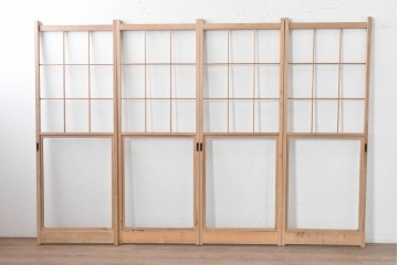 ヴィンテージ建具　昭和後期　上品な桟組みが引き立つ幅狭タイプの雪見障子戸4枚セット　(R-086556)