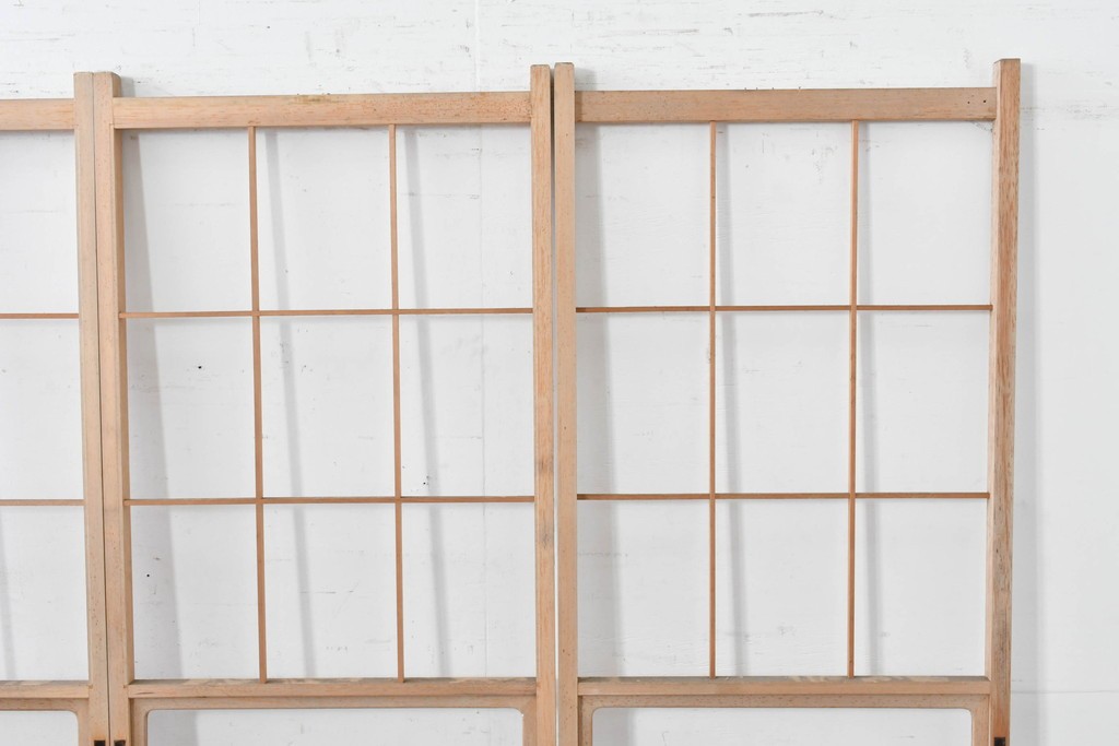 ヴィンテージ建具　昭和後期　上品な桟組みが引き立つ幅狭タイプの雪見障子戸4枚セット　(R-086556)
