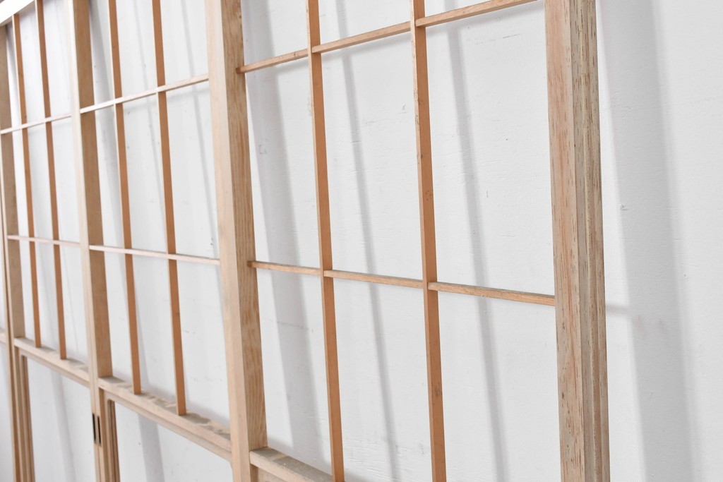 ヴィンテージ建具　昭和後期　上品な桟組みが引き立つ幅狭タイプの雪見障子戸4枚セット　(R-086556)