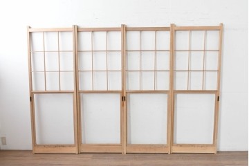 ヴィンテージ建具　昭和後期　上品な桟組みが引き立つ幅狭タイプの雪見障子戸4枚セット　(R-086556)