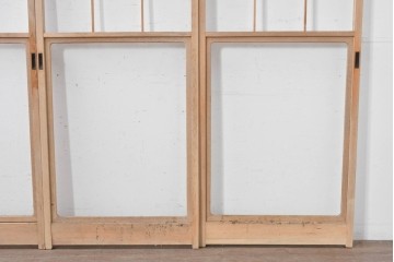 ヴィンテージ建具　昭和後期　上品な桟組みが引き立つ幅狭タイプの雪見障子戸4枚セット　(R-086556)