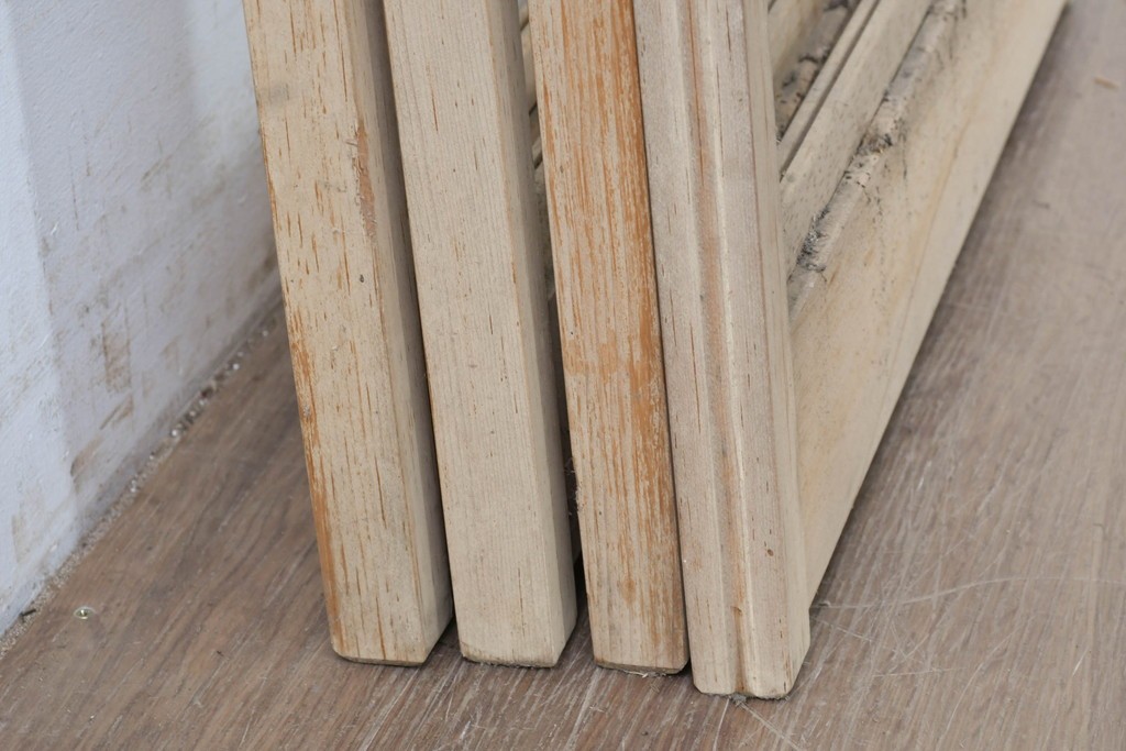 ヴィンテージ建具　昭和後期　上品な桟組みが引き立つ幅狭タイプの雪見障子戸4枚セット　(R-086556)