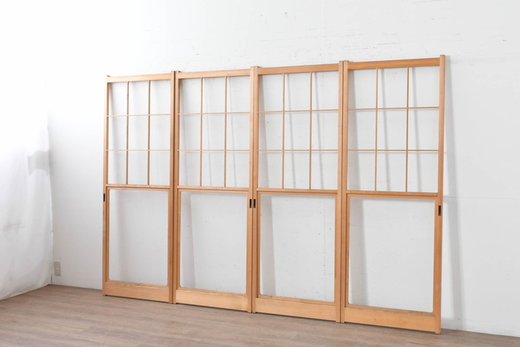 ヴィンテージ建具　昭和後期　上品な桟組みが引き立つ幅狭タイプの雪見障子戸4枚セット　(R-086557)