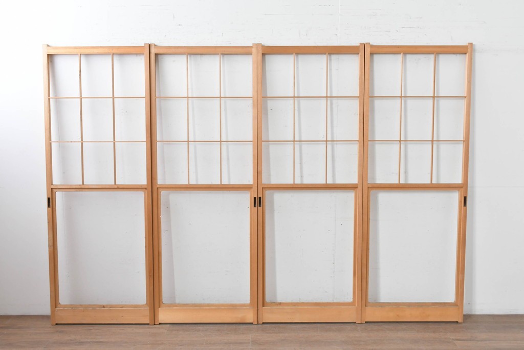 ヴィンテージ建具　昭和後期　上品な桟組みが引き立つ幅狭タイプの雪見障子戸4枚セット　(R-086557)