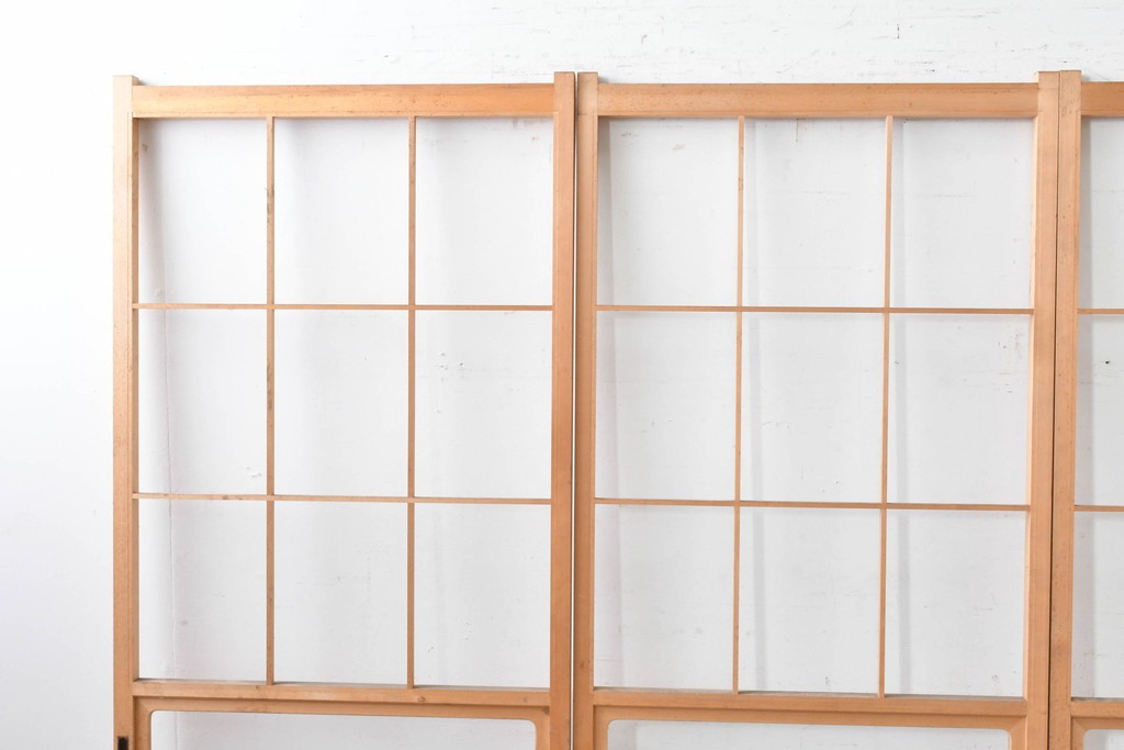 ヴィンテージ建具　昭和後期　上品な桟組みが引き立つ幅狭タイプの雪見障子戸4枚セット　(R-086557)