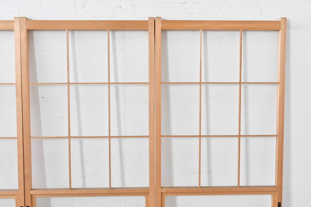 ヴィンテージ建具　昭和後期　上品な桟組みが引き立つ幅狭タイプの雪見障子戸4枚セット　(R-086557)
