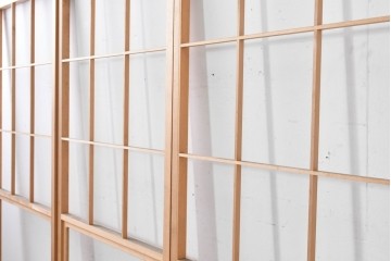 ヴィンテージ建具　昭和後期　上品な桟組みが引き立つ幅狭タイプの雪見障子戸4枚セット　(R-086557)