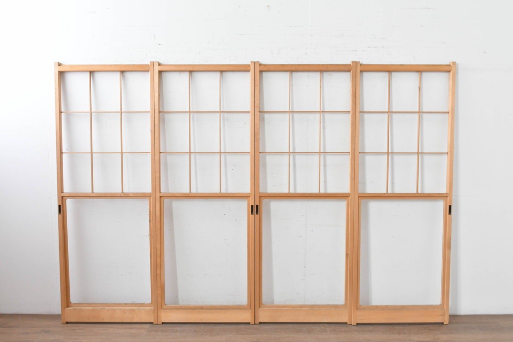 ヴィンテージ建具　昭和後期　上品な桟組みが引き立つ幅狭タイプの雪見障子戸4枚セット　(R-086557)