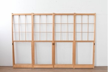 ヴィンテージ建具　昭和後期　上品な桟組みが引き立つ幅狭タイプの雪見障子戸4枚セット　(R-086557)