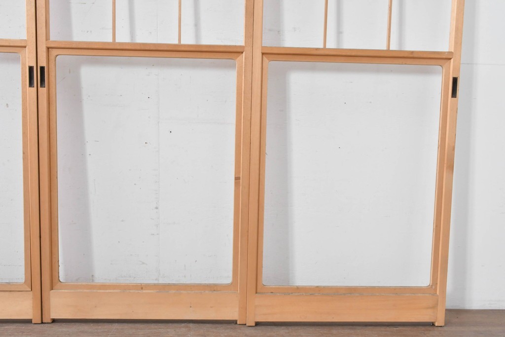 ヴィンテージ建具　昭和後期　上品な桟組みが引き立つ幅狭タイプの雪見障子戸4枚セット　(R-086557)
