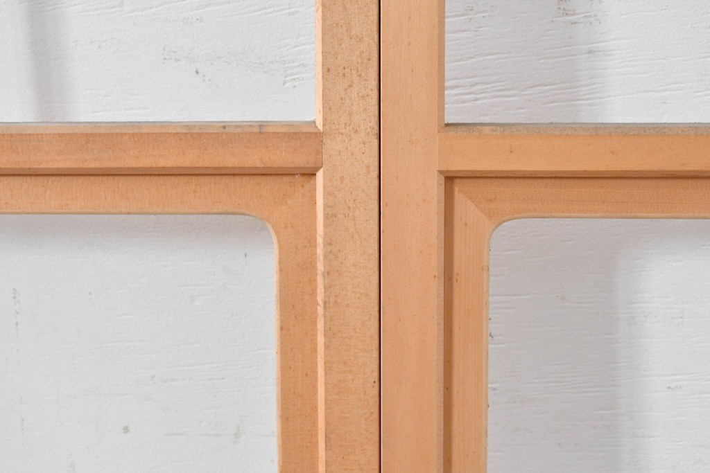 ヴィンテージ建具　昭和後期　上品な桟組みが引き立つ幅狭タイプの雪見障子戸4枚セット　(R-086557)