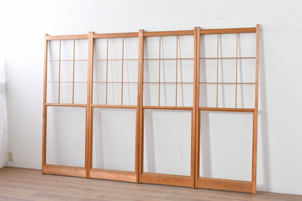 ヴィンテージ建具　昭和後期　上品な桟組みが引き立つ幅狭タイプの雪見障子戸4枚セット　(R-086558)