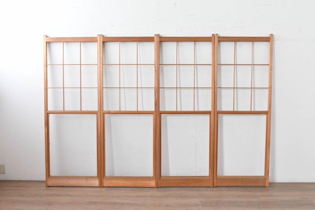 ヴィンテージ建具　昭和後期　上品な桟組みが引き立つ幅狭タイプの雪見障子戸4枚セット　(R-086558)