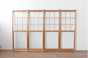 ヴィンテージ建具　昭和後期　上品な桟組みが引き立つ幅狭タイプの雪見障子戸4枚セット　(R-086558)