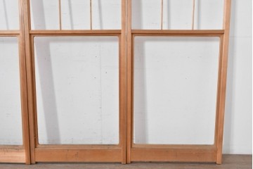 ヴィンテージ建具　昭和後期　上品な桟組みが引き立つ幅狭タイプの雪見障子戸4枚セット　(R-086558)