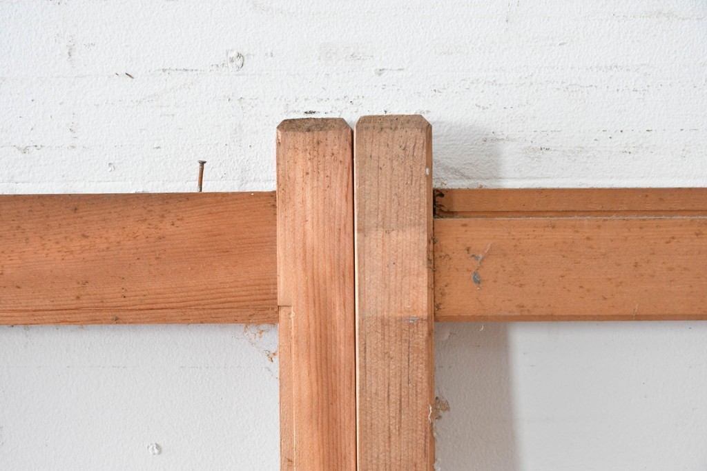 ヴィンテージ建具　昭和後期　上品な桟組みが引き立つ幅狭タイプの雪見障子戸4枚セット　(R-086558)