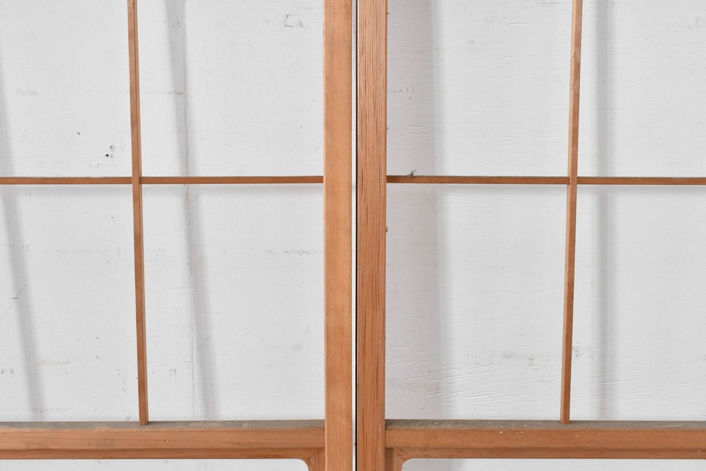 ヴィンテージ建具　昭和後期　上品な桟組みが引き立つ幅狭タイプの雪見障子戸4枚セット　(R-086558)
