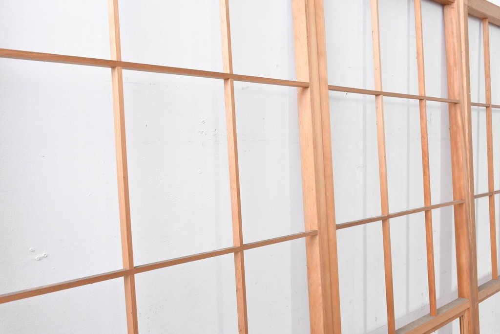 ヴィンテージ建具　昭和後期　上品な桟組みが引き立つ幅狭タイプの雪見障子戸4枚セット　(R-086558)