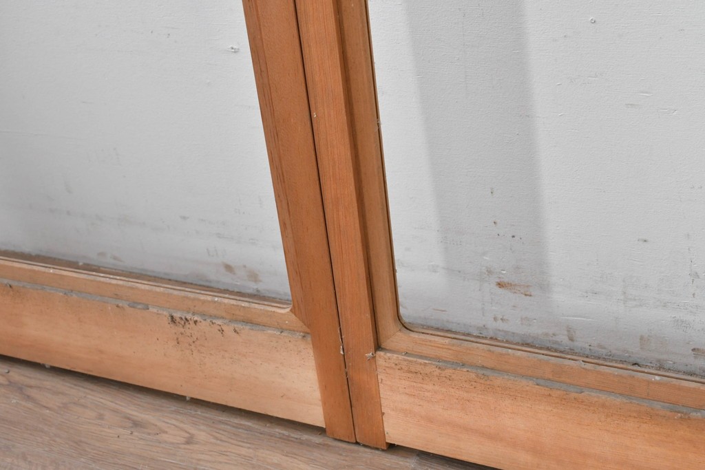 ヴィンテージ建具　昭和後期　上品な桟組みが引き立つ幅狭タイプの雪見障子戸4枚セット　(R-086558)