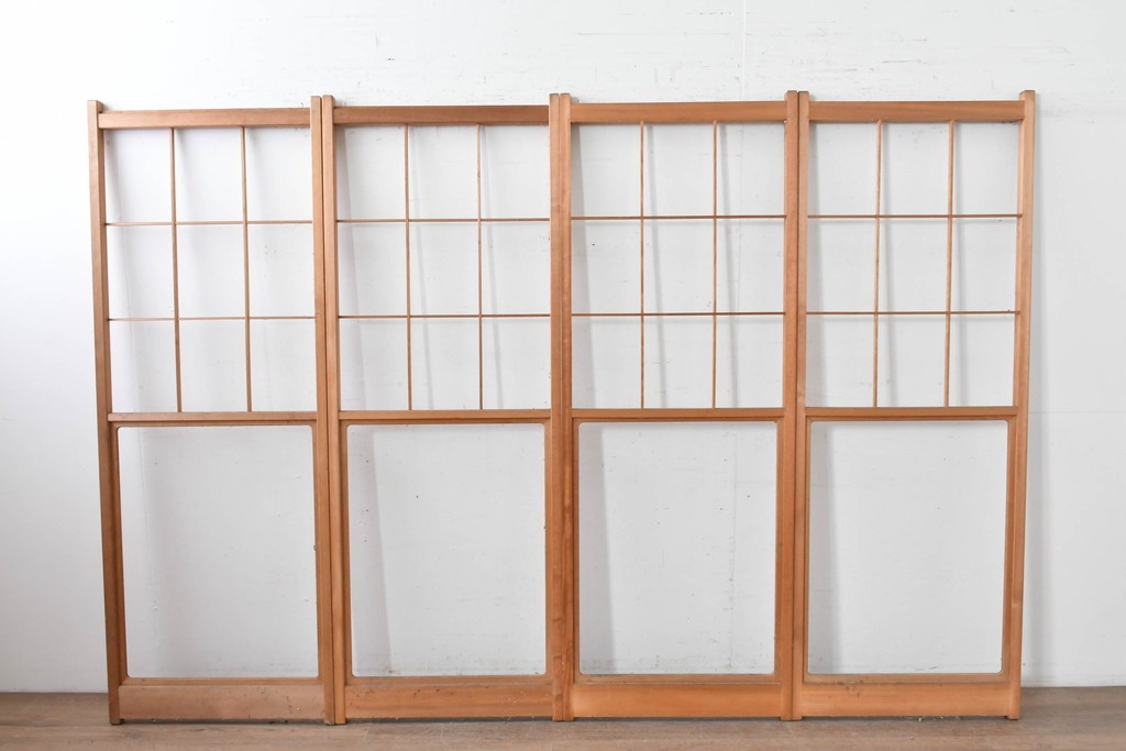 ヴィンテージ建具　昭和後期　上品な桟組みが引き立つ幅狭タイプの雪見障子戸4枚セット　(R-086558)