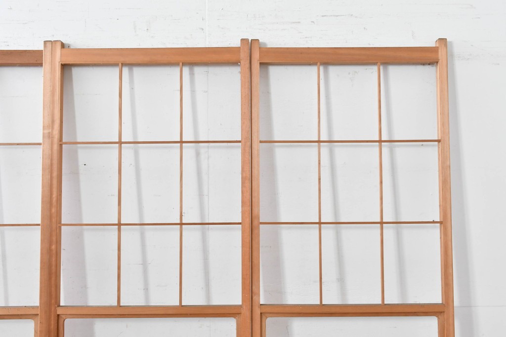 ヴィンテージ建具　昭和後期　上品な桟組みが引き立つ幅狭タイプの雪見障子戸4枚セット　(R-086558)