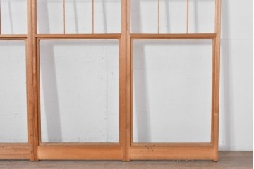 ヴィンテージ建具　昭和後期　上品な桟組みが引き立つ幅狭タイプの雪見障子戸4枚セット　(R-086558)