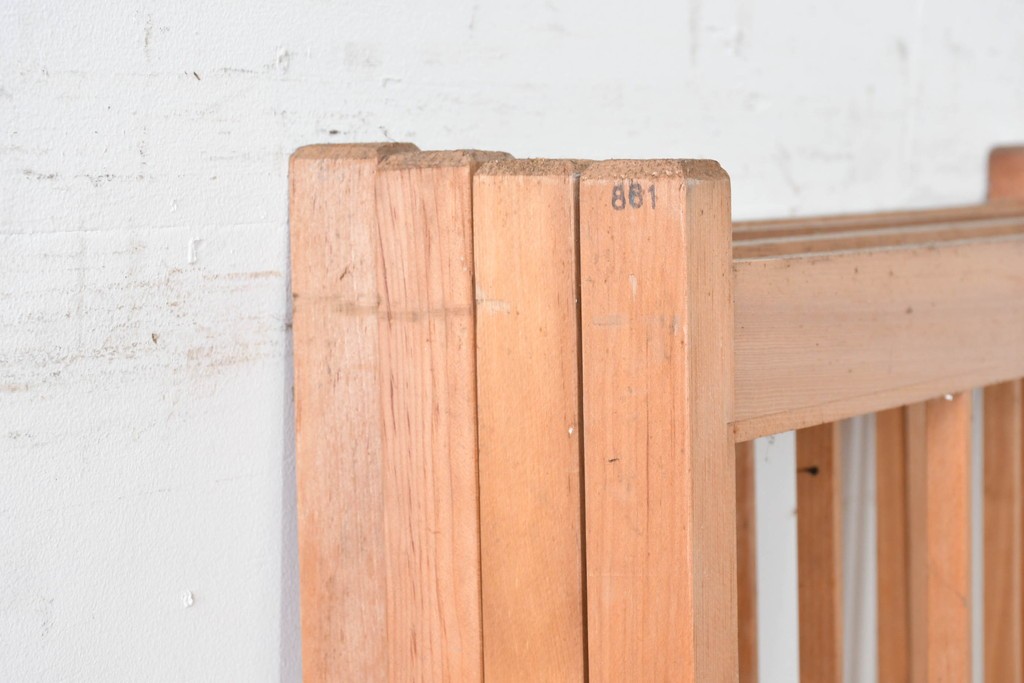 ヴィンテージ建具　昭和後期　上品な桟組みが引き立つ幅狭タイプの雪見障子戸4枚セット　(R-086558)